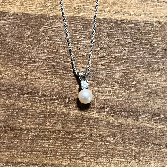 Vantel Pearls 3 Necklaces ans 1 extra charm - Picture 2 of 9